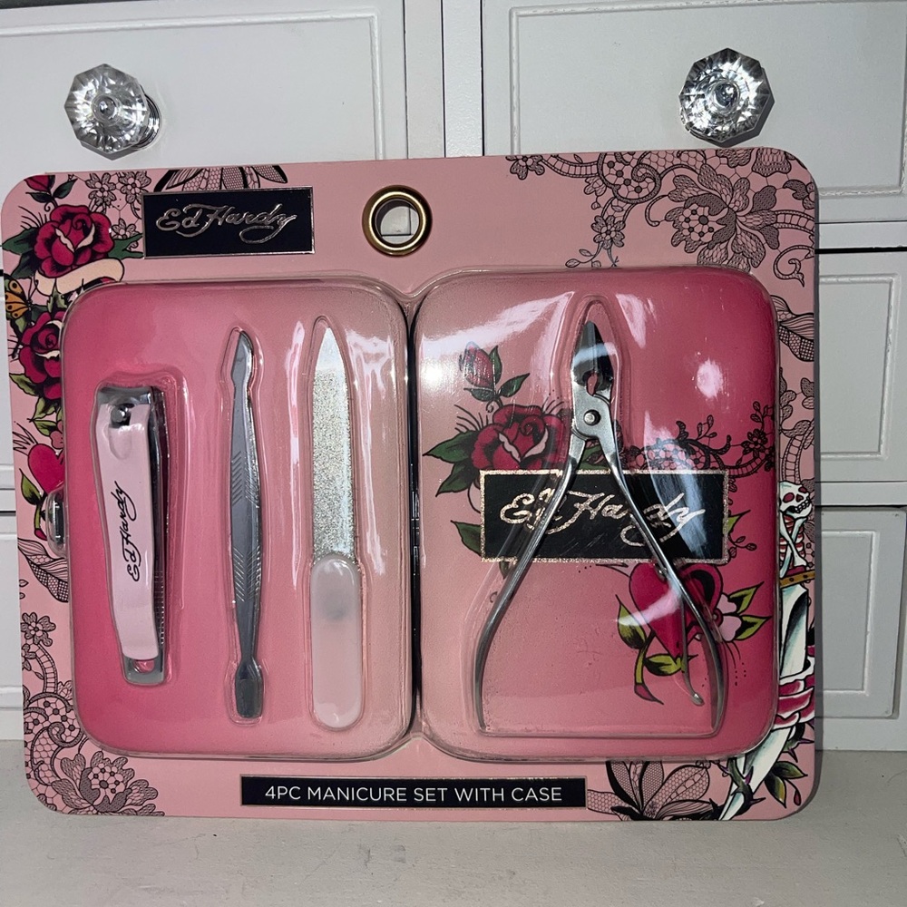 NWT Ed Hardy Pink 4-Piece Manicure Set with Case